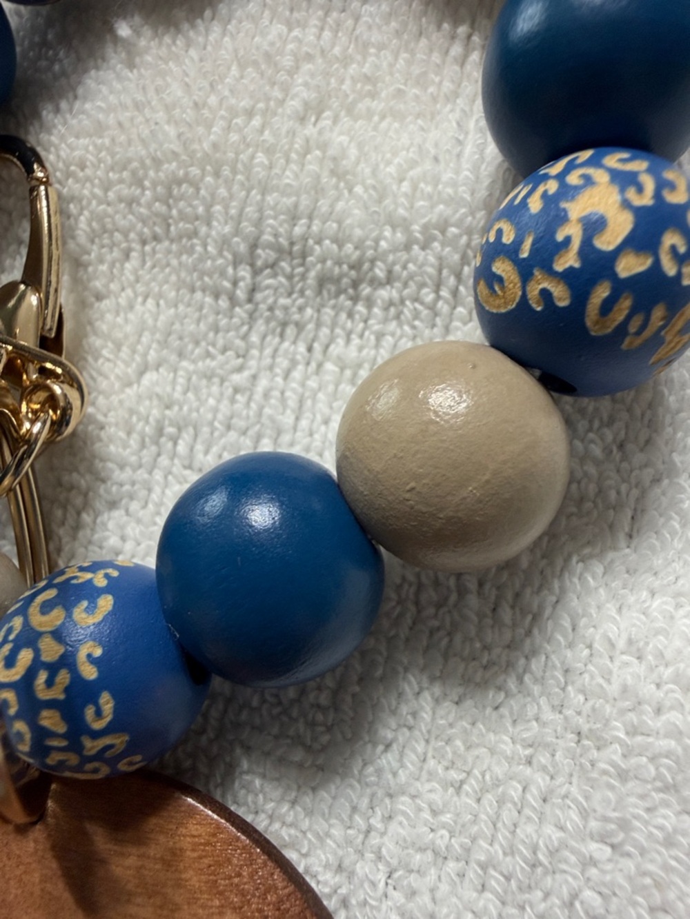 “MAMA”Beaded Keychain Bracelet - Blue Leopard Edition with Blue Tassel - Picture 6 of 8